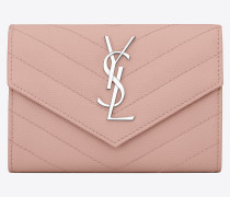 kleines saint laurent umschlagportemonnaie aus hellrosa matelassé-leder mit struktur mit kette
