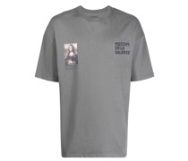 Musium Div. T-Shirt mit grafischem Print