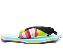 Gestreifte Flip-Flops