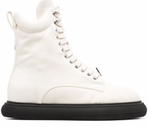Schnürstiefel mit dicker Sohle