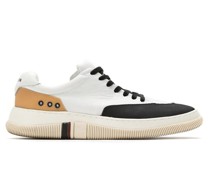 Sneakers mit Einsätzen