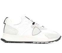 Sneakers mit Schnürung
