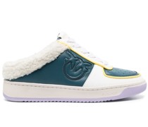 Sneakers mit Logo-Prägung