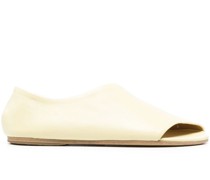 Asymmetrische Sandalen