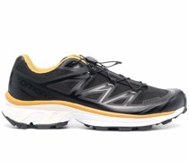 Sneakers mit Schnürung