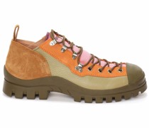 Sneakers im Hiking-Look