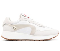 Sneakers mit Kontrasteinsätzen