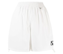 Hoch sitzende Shorts mit Logo-Patch