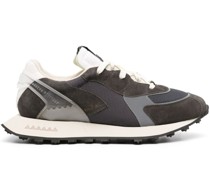 Sneakers mit Wildledereinsätzen