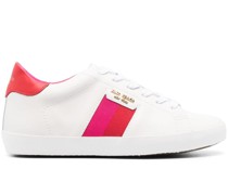 Sneakers mit Logo-Schild