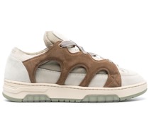 Sneakers mit Kontrasteinsätzen