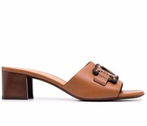 Mules mit Kettenapplikation