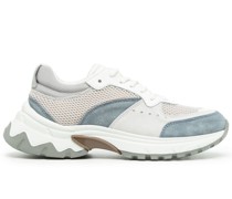 Sneakers mit Kontrasteinsätzen