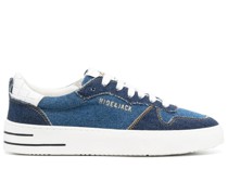 Sneakers mit Kontrasteinsätzen