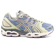 Sneakers mit Kontrasteinsätzen