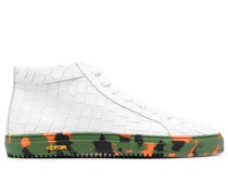 Sneakers mit Kroko-Effekt
