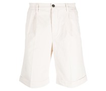 Bermudas mit Falten