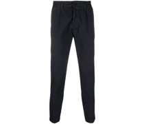 Hose mit Faltendetail