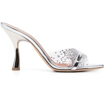 Julia Mules mit Kristallen
