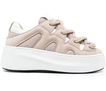 Sneakers mit Kontrasteinsätzen