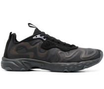 Sneakers mit Kontrasteinsatz