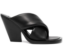 Sandalen mit überkreuzten Riemen