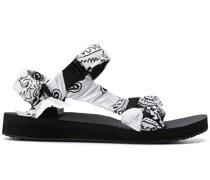Flache Sandalen