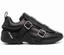 Sneakers mit Schnallen