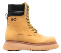 Stiefel mit Schnürung
