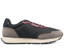 Sneakers mit Kontrasteinsätzen
