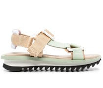 Sandalen mit Riemen