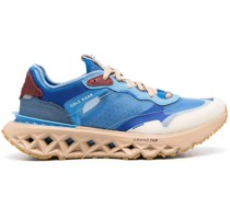 Sneakers mit Kontrasteinsätzen