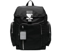 buckle-fastening backpack