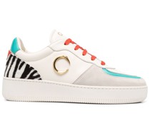 Sneakers mit Zebra-Print