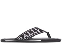 'Border' Flip-Flops