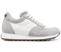 Sneakers mit Kontrasteinsätzen
