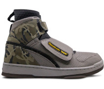 'Alien Storm Bug Stomper' Sneakers