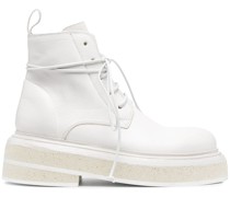 Stiefel mit Schnürung