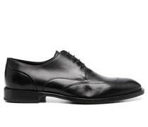 Derby-Schuhe mit mandelförmiger Kappe