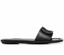 Sandalen mit Logo-Schild