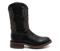 Stiefel mit Ziernähten
