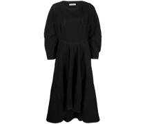 Kleid mit asymmetrischem Saum