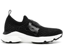 Sneakers mit Kettenverzierung