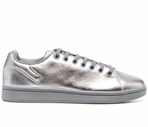 Sneakers im Metallic-Look
