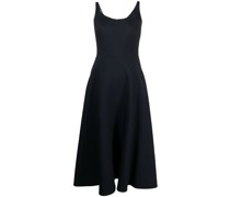 Ausgestelltes Trägerkleid