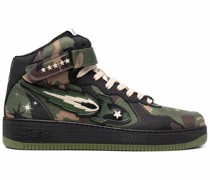 Sneakers mit Klettverschluss
