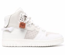 High-Top-Sneakers mit Anhänger