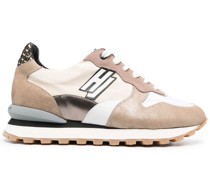 Sneakers mit Kontrasteinsätzen