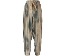 Weite Hose mit Batikmuster
