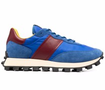 Sneakers mit Wildledereinsätzen